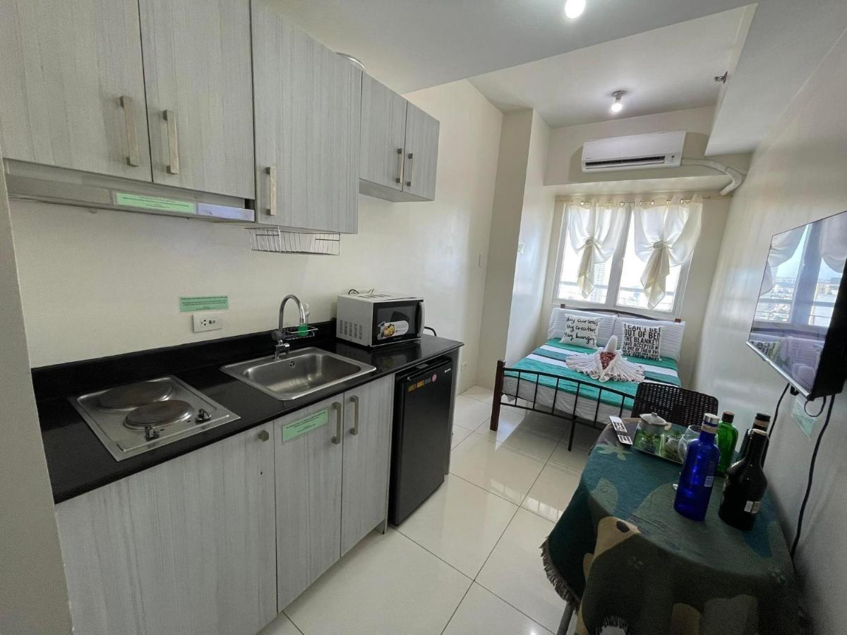 Stays At Green Residences 1 Studio Room Couples Bed With Complimentary Breakfast For 2 Манила Экстерьер фото