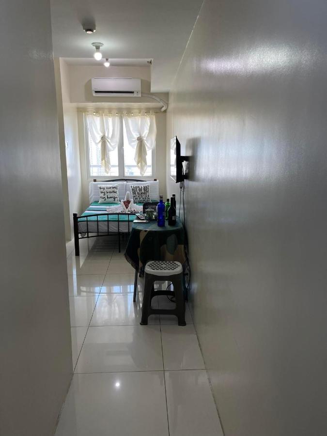 Stays At Green Residences 1 Studio Room Couples Bed With Complimentary Breakfast For 2 Манила Экстерьер фото
