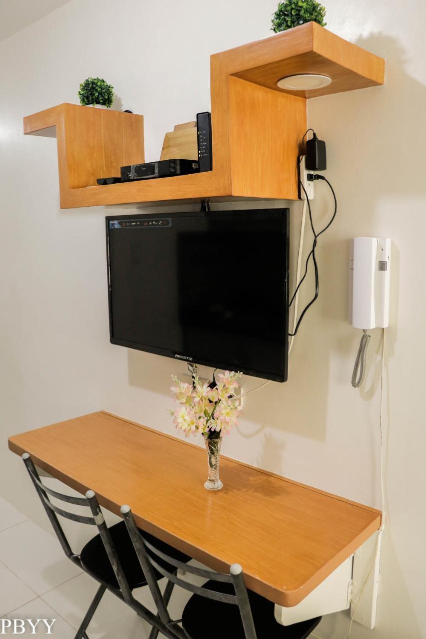 Stays At Green Residences 1 Studio Room Couples Bed With Complimentary Breakfast For 2 Манила Экстерьер фото